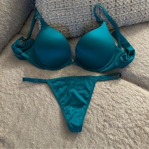 Victoria’s Secret Bombshell Plunge Teal Lingerie Set Super Push-Up Bra, Thong